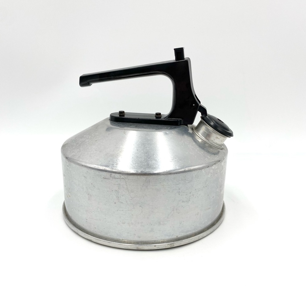 Vintage Tea Pot MIRRO 1950"s ALUMINUM 2 1/2 Quart Tea Kettle Pot.